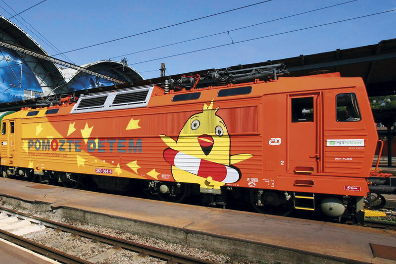 Polep lokomotiv a vagónů