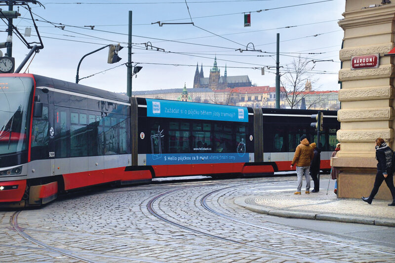 Polepy tramvají exteriér